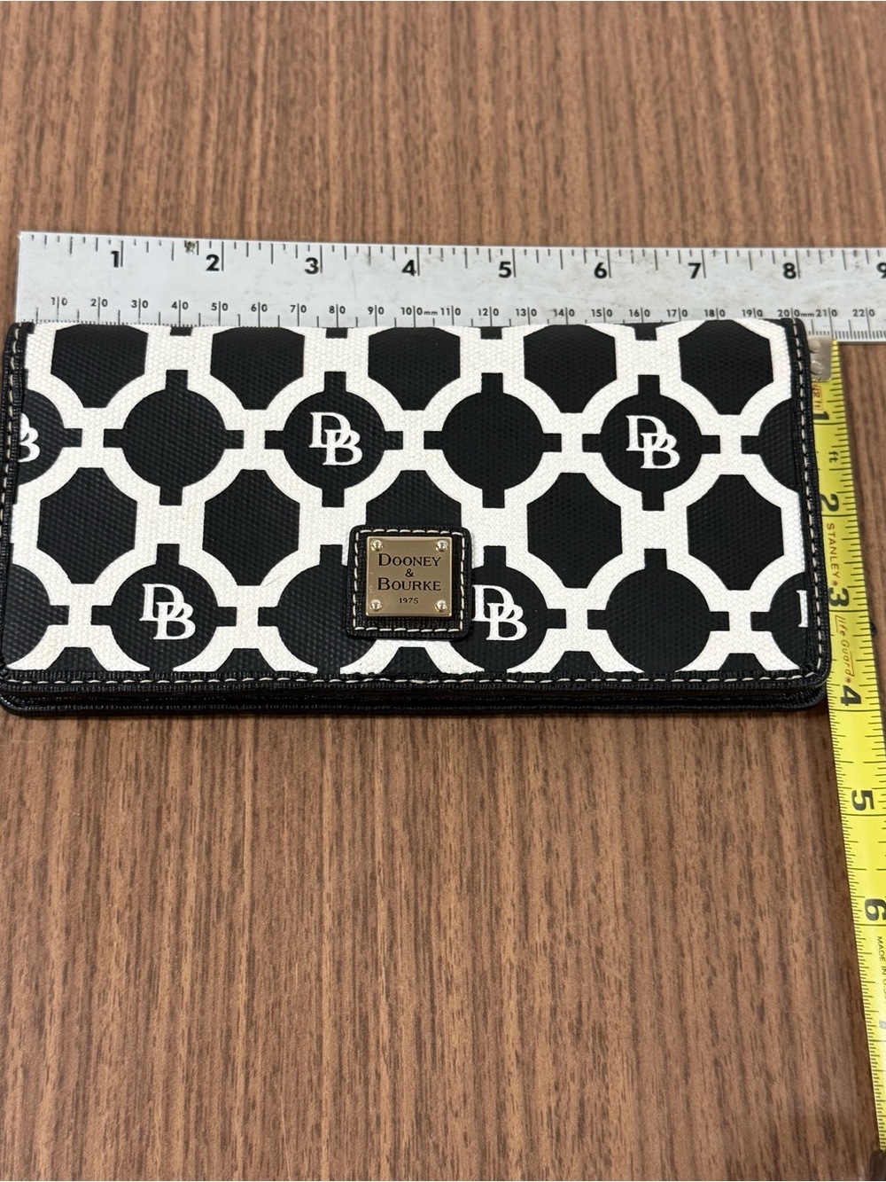 Dooney & Bourke Black and White Geometric Logo Continental Wallet - Picture 10 of 10